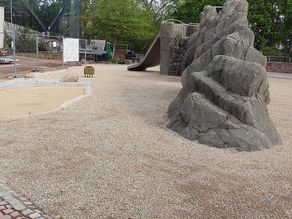 ZOO Halle - Bergterrassen - Sandkiste und Fallschutz fertig