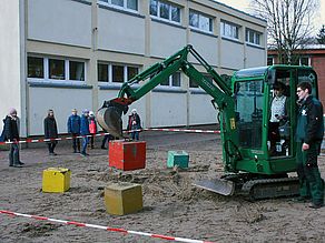 Leoanard beim Baggern