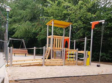 Spielplatz Fröbelweg in Bernau-Schönow umfassend erneuert Spielplatz Fröbelweg in Bernau-Schönow umfassend erneuert