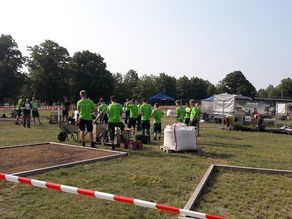 Vorabbesprechung und Einweisung bei strahlendem Sonnenschein