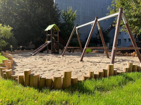 Neue Außenanlagen in der Baumbachstraße Neue Außenanlagen in der Baumbachstraße