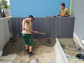 Bau einer Pallisadenwand