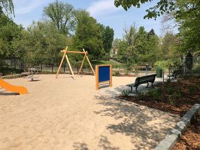 Spielplatz und Werner Klemke Park am Goldfischteich in Berlin Weißensee