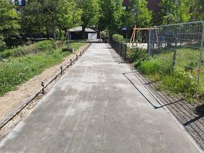 Spielplatz und Werner Klemke Park am Goldfischteich in Berlin Weißensee