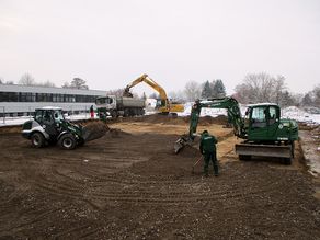 Aushub und Einbau parallel