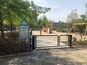 Spielplatz und Werner Klemke Park am Goldfischteich in Berlin Weißensee