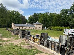 Schalungsarbeiten für Stampflehmmauern Schalungsarbeiten für Stampflehmmauern