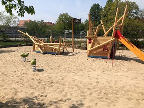 Spielplatz und Werner Klemke Park am Goldfischteich in Berlin Weißensee