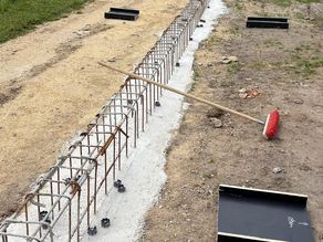 Bewehrungsbau für Stampflehmmauern Bewehrungsbau für Stampflehmmauern