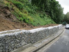 Böschungssanierung mit Gabionenbau