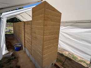 ausgeschalte Stampflehmmauer ausgeschalte Stampflehmmauer