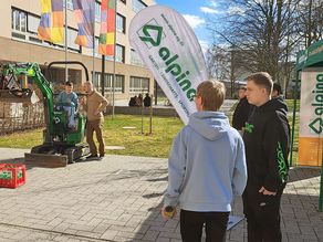 Azubi-Messe: Orientierung, Kontakte - konkrete Chancen Azubi-Messe: Orientierung, Kontakte - konkrete Chancen