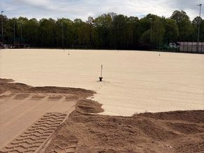 Einbau der neuen Rasentragschicht