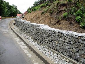 Böschungssanierung mit Gabionenbau