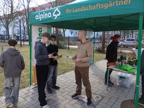 Azubi-Messe: Orientierung, Kontakte - konkrete Chancen Azubi-Messe: Orientierung, Kontakte - konkrete Chancen