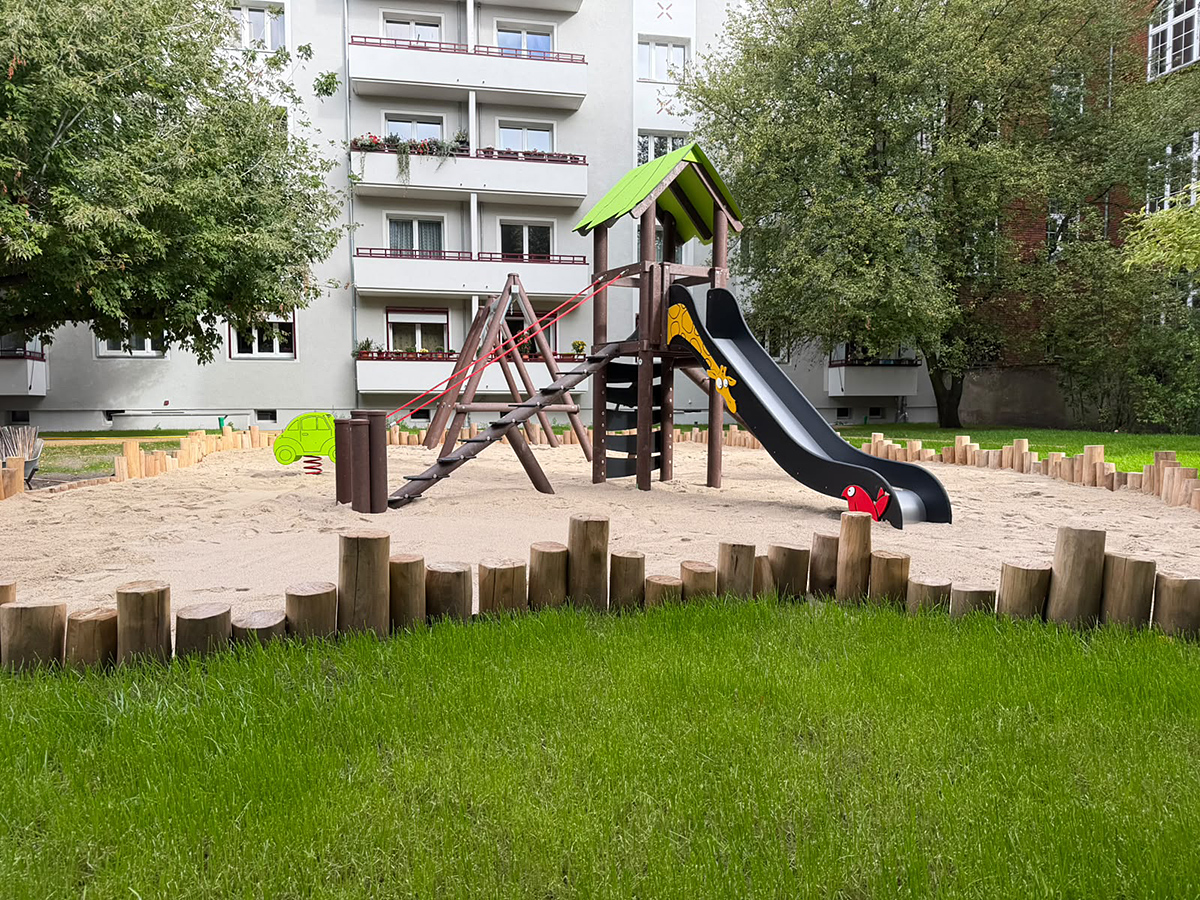 Neue Außenanlagen in der Baumbachstraße Neue Außenanlagen in der Baumbachstraße