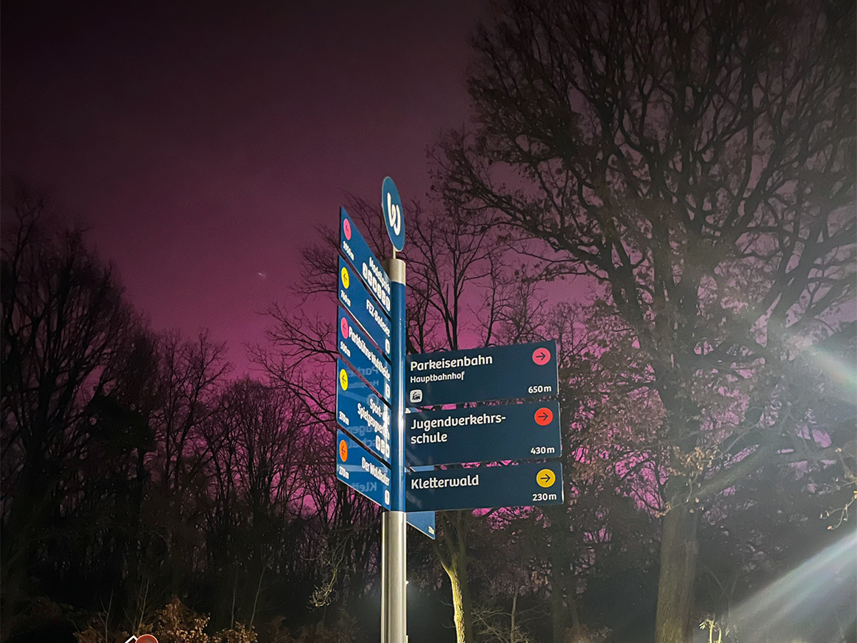 alpina baut neues Wegeleitsystem in der Wuhlheide