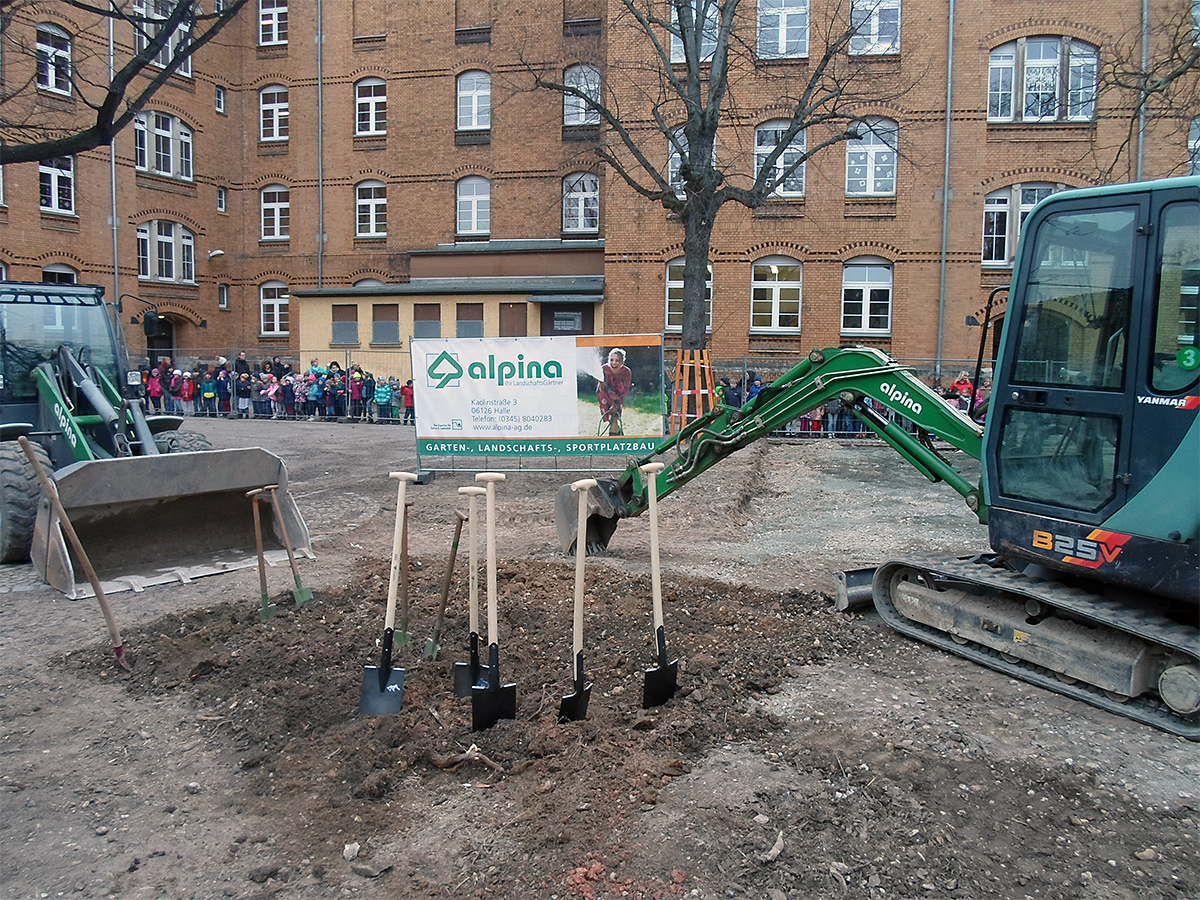 46. Schule Leipzig – Schulhofneugestaltung: Erster Spatenstich