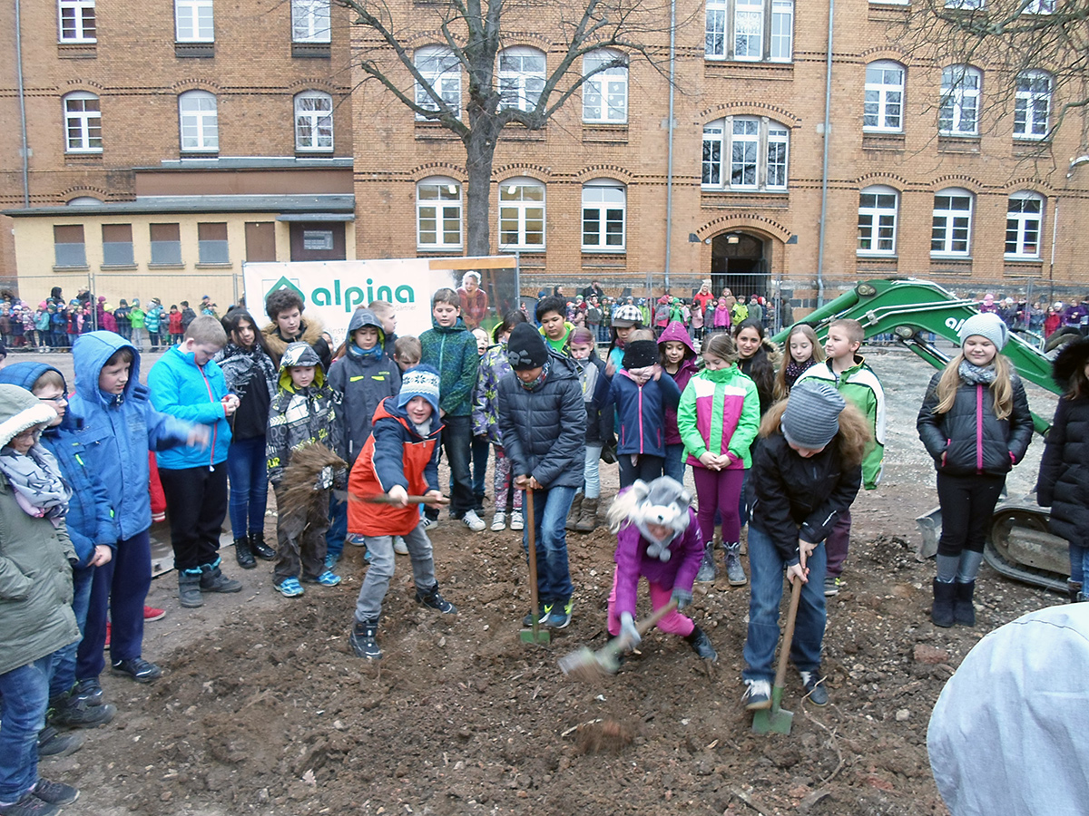 46. Schule Leipzig – Schulhofneugestaltung: Erster Spatenstich